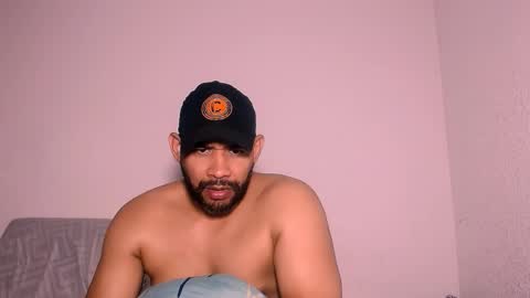 Snapshot of jho173027 chatting on November 2025 01:32:02 PM En moreno online show from November 2025 01:32:02 PM