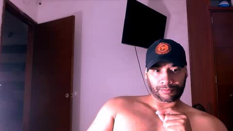 Snapshot of jho173027 chatting on December 2025 01:05:02 PM En moreno online show from December 2025 01:05:02 PM