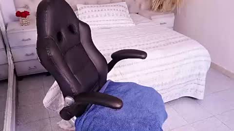 jhoanleandro online show from June 2026 10:15:01 AM