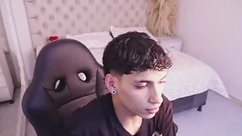 jhoanleandro online show from July 2026 04:30:02 AM