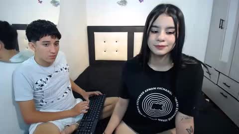 Snapshot of jhon_and_nicolle chatting on November 2025 04:06:02 AM Jhon and nicolle online show from November 2025 04:06:02 AM