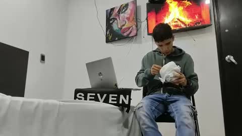 jhon online show from February 2025 01:14:01 PM