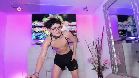 JHONNATHAN online show from June 2026 08:07:02 PM