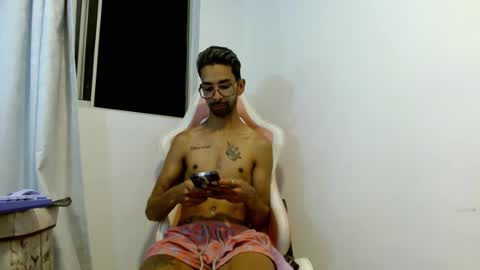jhonsonvlatino online show from June 2026 12:44:02 AM