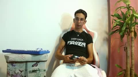 jhonsonvlatino online show from July 2026 01:41:01 AM