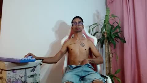 jhonsonvlatino online show from July 2026 02:03:01 AM