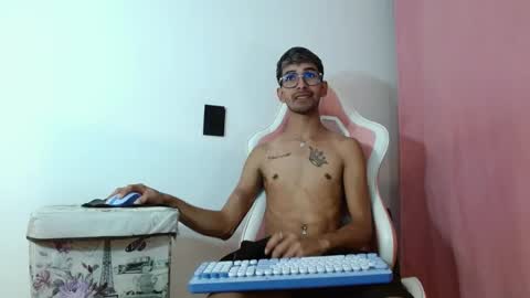 jhonsonvlatino online show from July 2026 11:54:01 PM