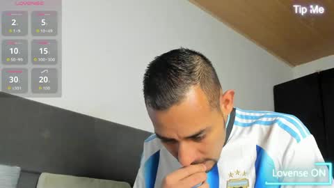 Jhony Alzate online show from May 2026 01:34:02 AM