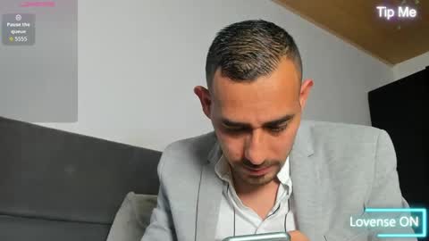 Jhony Alzate online show from May 2026 12:27:01 AM