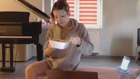 Snapshot of jhopeftw chatting on January 2026 11:59:02 AM Anya online show from January 2026 11:59:02 AM