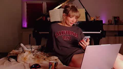 Snapshot of jhopeftw chatting on February 2026 11:03:02 PM Anya online show from February 2026 11:03:02 PM