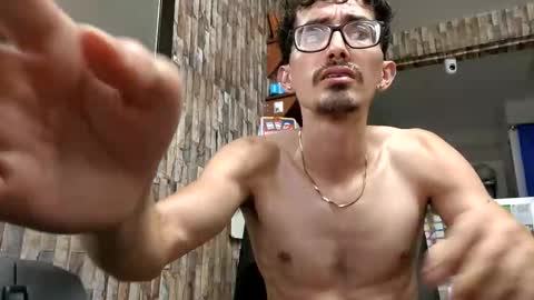 Jhosuamoore  online show from May 2026 01:57:16 AM
