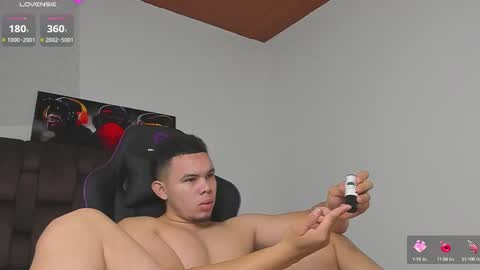 Snapshot of jhotta_foxx chatting on March 2025 07:05:02 AM Jhonatan80 online show from March 2025 07:05:02 AM