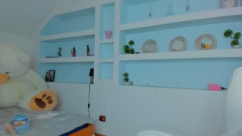 Juliee online show from January 2026 05:27:02 PM