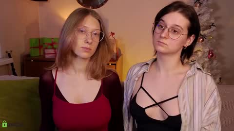 Hey Guys We are Julia ginger  Tina brunette online show from December 2024 03:52:01 PM