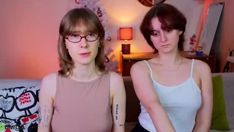 Hey Guys We are Julia ginger  Tina brunette online show from December 2025 01:33:02 AM