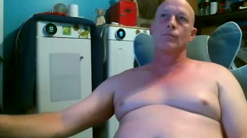 Snapshot of jlz2695 chatting on June 2026 05:14:01 PM jlz2695 online show from June 2026 05:14:01 PM