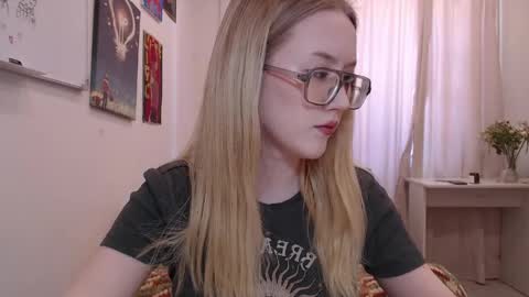 Snapshot of joan_kiss chatting on May 2026 11:06:01 AM joan_kiss online show from May 2026 11:06:01 AM