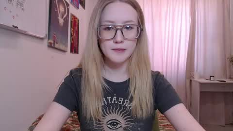 Snapshot of joan_kiss chatting on May 2026 05:01:02 AM joan_kiss online show from May 2026 05:01:02 AM