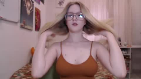 Snapshot of joan_kiss chatting on May 2026 02:37:01 PM joan_kiss online show from May 2026 02:37:01 PM