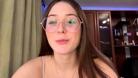 Adel online show from November 2025 05:26:01 PM