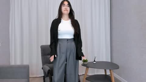 Mia online show from December 2024 02:10:02 PM