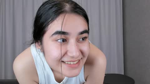 Mia online show from December 2024 05:14:02 PM