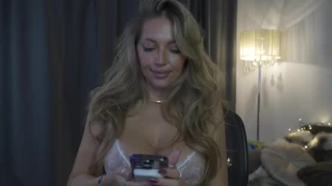 Snapshot of joannee chatting on November 2025 06:08:02 AM Joanne online show from November 2025 06:08:02 AM