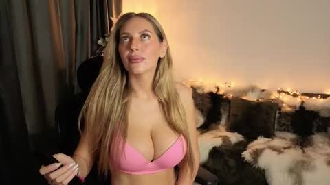 Snapshot of joannee chatting on December 2025 08:23:01 AM Joanne online show from December 2025 08:23:01 AM