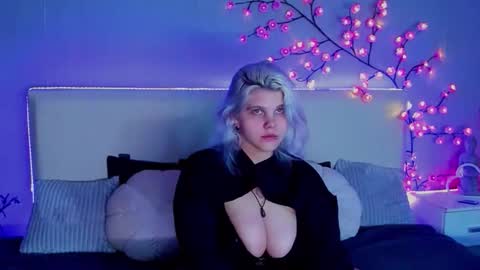 Snapshot of joannlowes chatting on September 2025 07:25:02 PM Joann online show from September 2025 07:25:02 PM