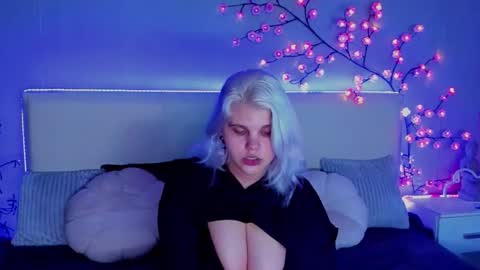 Snapshot of joannlowes chatting on October 2025 07:47:01 PM Joann online show from October 2025 07:47:01 PM