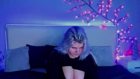 Snapshot of joannlowes chatting on December 2025 09:53:01 PM Joann online show from December 2025 09:53:01 PM