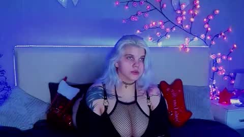 Snapshot of joannlowes chatting on December 2025 07:52:01 PM Joann online show from December 2025 07:52:01 PM