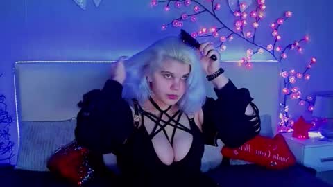 Snapshot of joannlowes chatting on December 2025 07:09:01 PM Joann online show from December 2025 07:09:01 PM