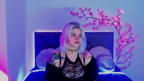 Snapshot of joannlowes chatting on April 2026 08:20:01 PM Joann online show from April 2026 08:20:01 PM