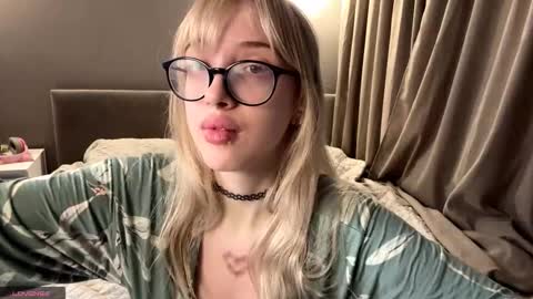 Snapshot of joellavaranda chatting on November 2025 03:45:02 PM Amaya online show from November 2025 03:45:02 PM