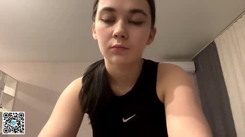 Snapshot of joellendrinen chatting on January 2026 06:44:02 PM Emilia or Emi online show from January 2026 06:44:02 PM