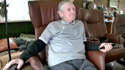 Snapshot of johan7_heet chatting on January 2025 02:14:01 PM johan7 heet online show from January 2025 02:14:01 PM