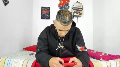 Snapshot of johan_and_antonella chatting on December 2024 01:14:01 AM johan_and_antonella online show from December 2024 01:14:01 AM