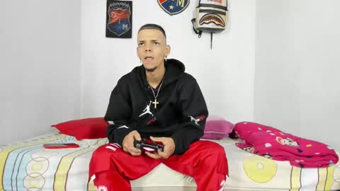 Snapshot of johan_and_antonella chatting on December 2024 04:20:01 AM johan_and_antonella online show from December 2024 04:20:01 AM