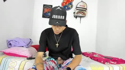 Snapshot of johan_and_antonella chatting on December 2024 06:37:01 AM johan_and_antonella online show from December 2024 06:37:01 AM