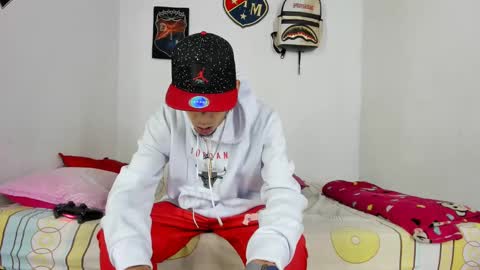 Snapshot of johan_and_antonella chatting on December 2024 02:20:02 AM johan_and_antonella online show from December 2024 02:20:02 AM