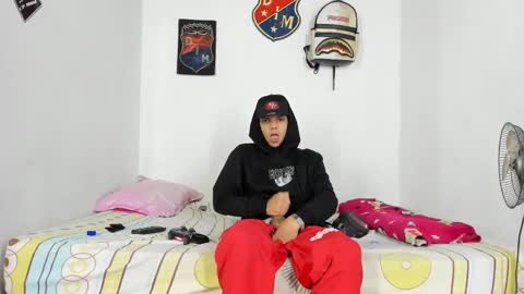 Snapshot of johan_and_antonella chatting on December 2024 02:27:01 AM johan_and_antonella online show from December 2024 02:27:01 AM