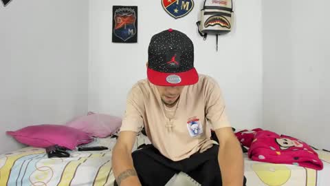 Snapshot of johan_and_antonella chatting on December 2024 04:39:01 AM johan_and_antonella online show from December 2024 04:39:01 AM