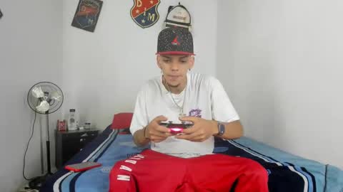 Snapshot of johan_and_antonella chatting on January 2025 06:54:02 PM johan_and_antonella online show from January 2025 06:54:02 PM