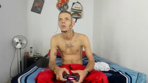 Snapshot of johan_and_antonella chatting on January 2025 09:57:01 PM johan_and_antonella online show from January 2025 09:57:01 PM