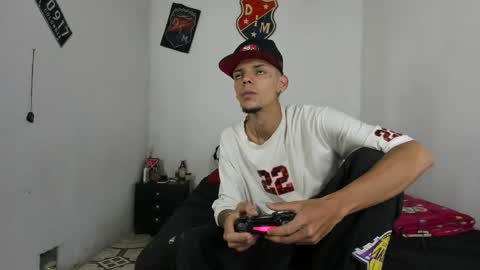 Snapshot of johan_and_antonella chatting on January 2025 10:35:02 PM johan_and_antonella online show from January 2025 10:35:02 PM