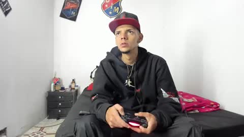 Snapshot of johan_and_antonella chatting on January 2025 01:37:02 AM johan_and_antonella online show from January 2025 01:37:02 AM