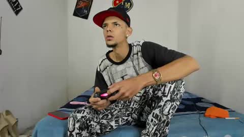 Snapshot of johan_and_antonella chatting on January 2025 02:04:02 AM johan_and_antonella online show from January 2025 02:04:02 AM