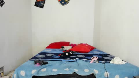 Snapshot of johan_and_antonella chatting on February 2025 12:51:01 AM johan_and_antonella online show from February 2025 12:51:01 AM